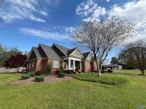 104 Carolwood Cv, Gadsden, AL 35901