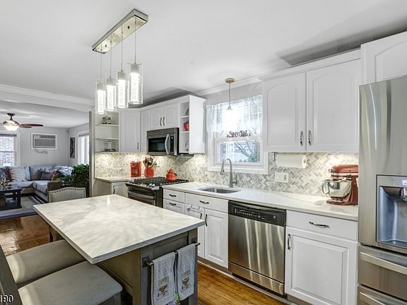 3rd image of 517 Larch St