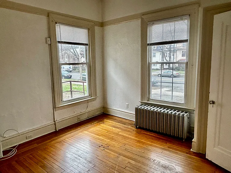 400 Whitney Ave #8 — Photo 8