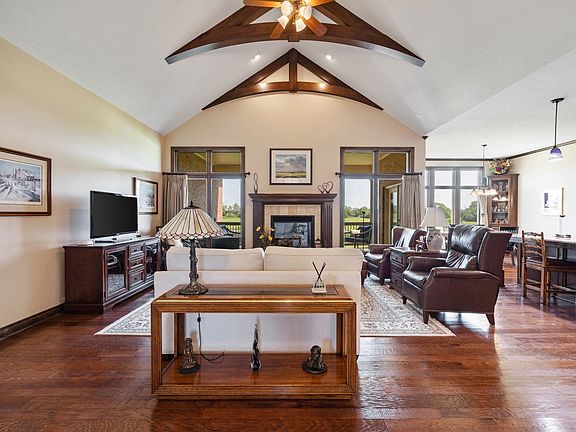 5th image of 1104 Rolling Hills Dr