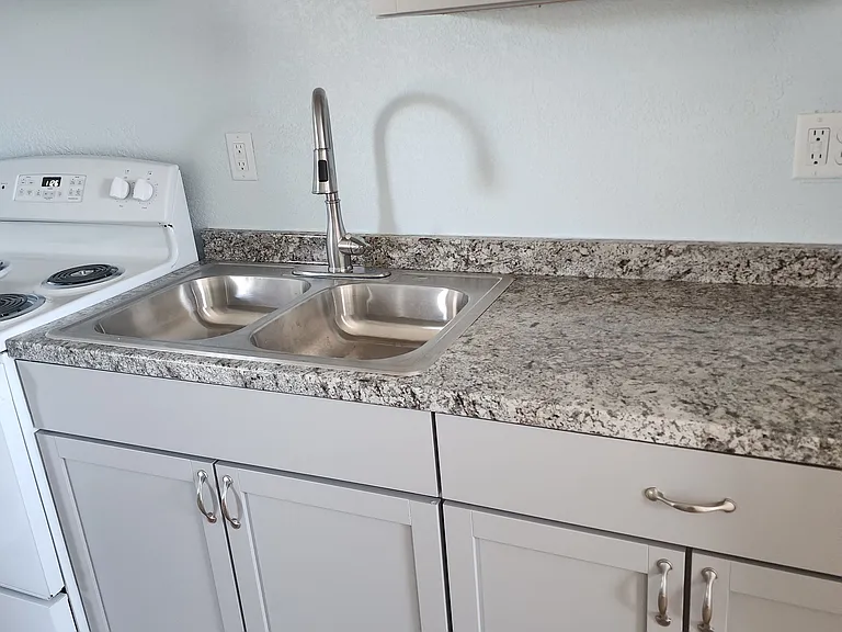 Lakefront Apartments — Photo 42