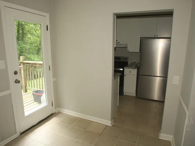 352 Longwood St — Photo 9