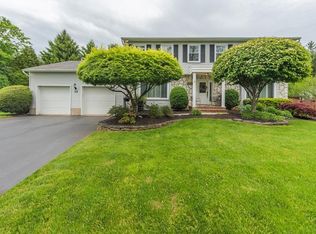 35 Chatham Ridge Dr, Freehold, NJ 07728