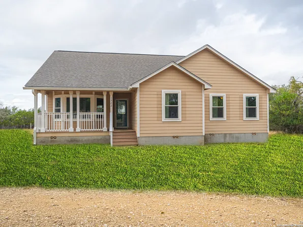 1582 ENGLISH HOLLOW DR, Bandera, TX 78003