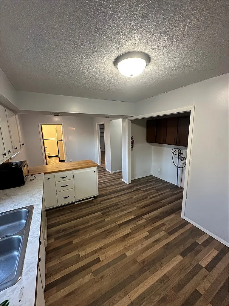 2 bed, $1,200 — Photo 1
