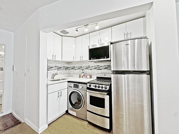5th image of 166 E 82nd St #3R