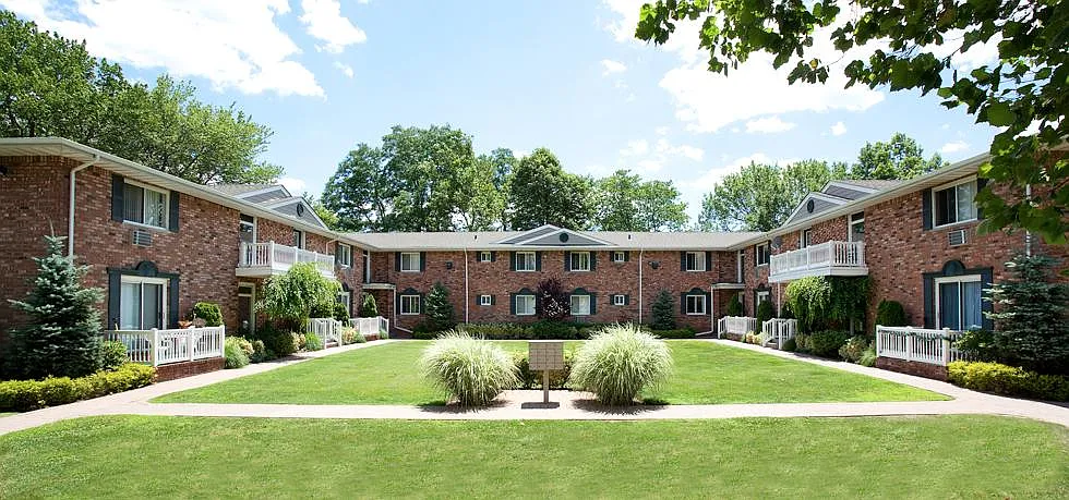 Fairfield Oaks — Photo 3