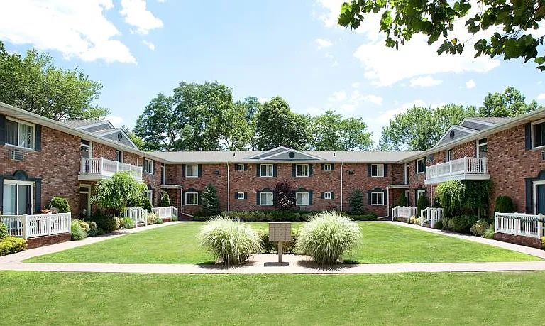 Fairfield Oaks — Photo 3
