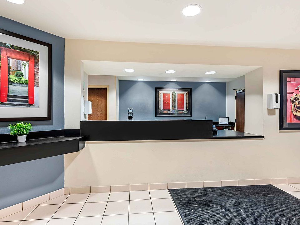 Lobby and Guest Check-in