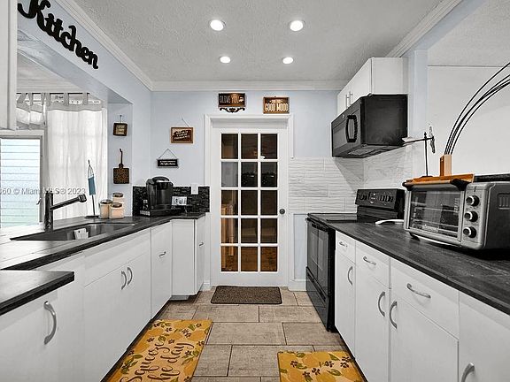 4th image of 4805 NW 41st Ave