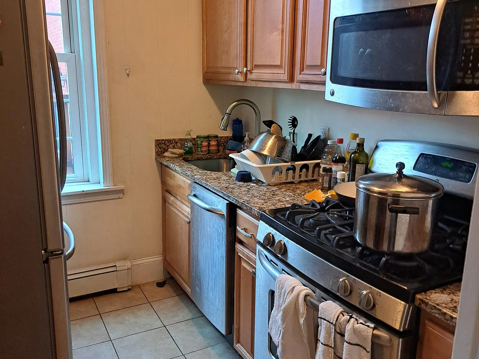2 bed, 1000 sqft, $3,300 — Photo 1