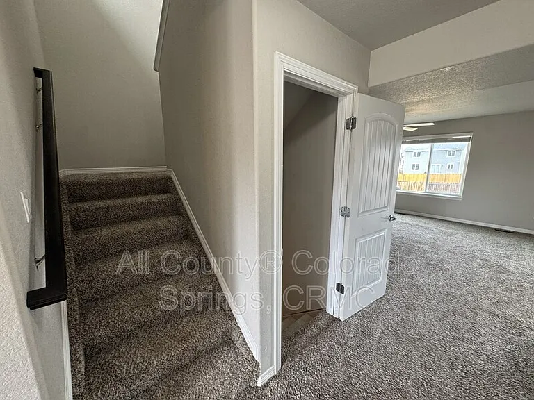 6471 Weiser Dr — Photo 8