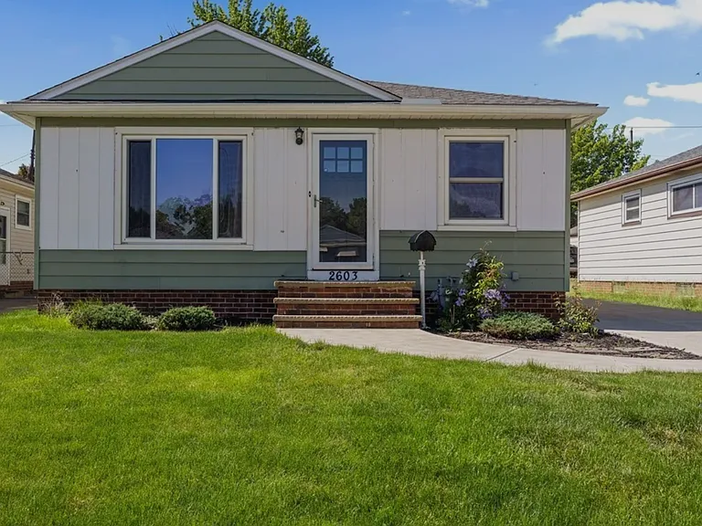 2603 Center Dr — Photo 1
