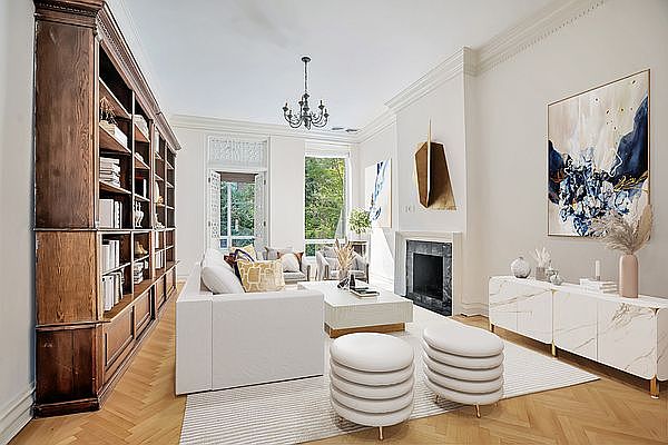 1st image of 40 W 83rd St #A