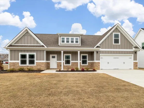 40 Country Cove Dr, Rossville, GA 30741