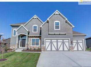 257 SE Coyle Dr, Lees Summit, MO 64063
