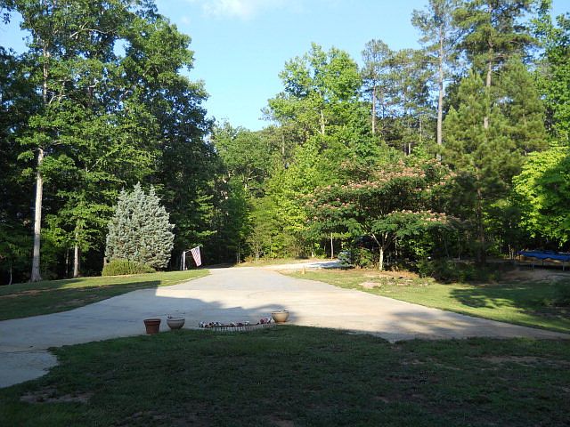 2nd image of 6024 Heidrich Way