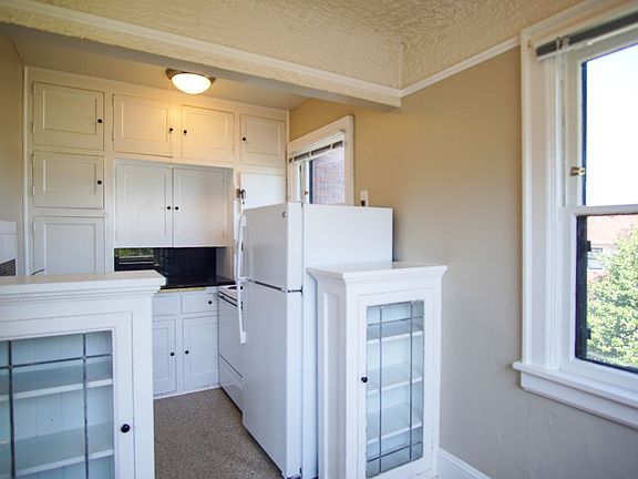 5th image of 2267 NW Glisan St APT 306