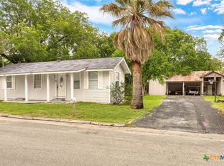 921 S Laurel Ave, Luling, TX 78648