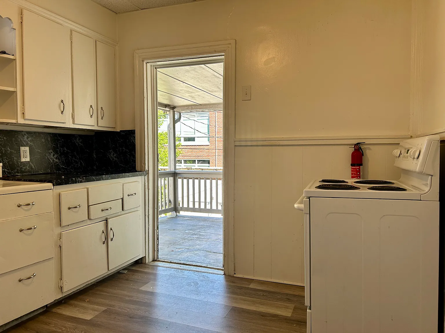 3 bed, $995 — Photo 3