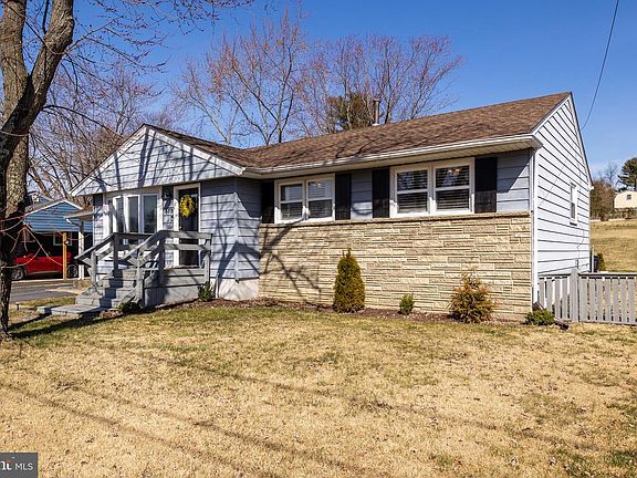 2nd image of 611 Fort Dr