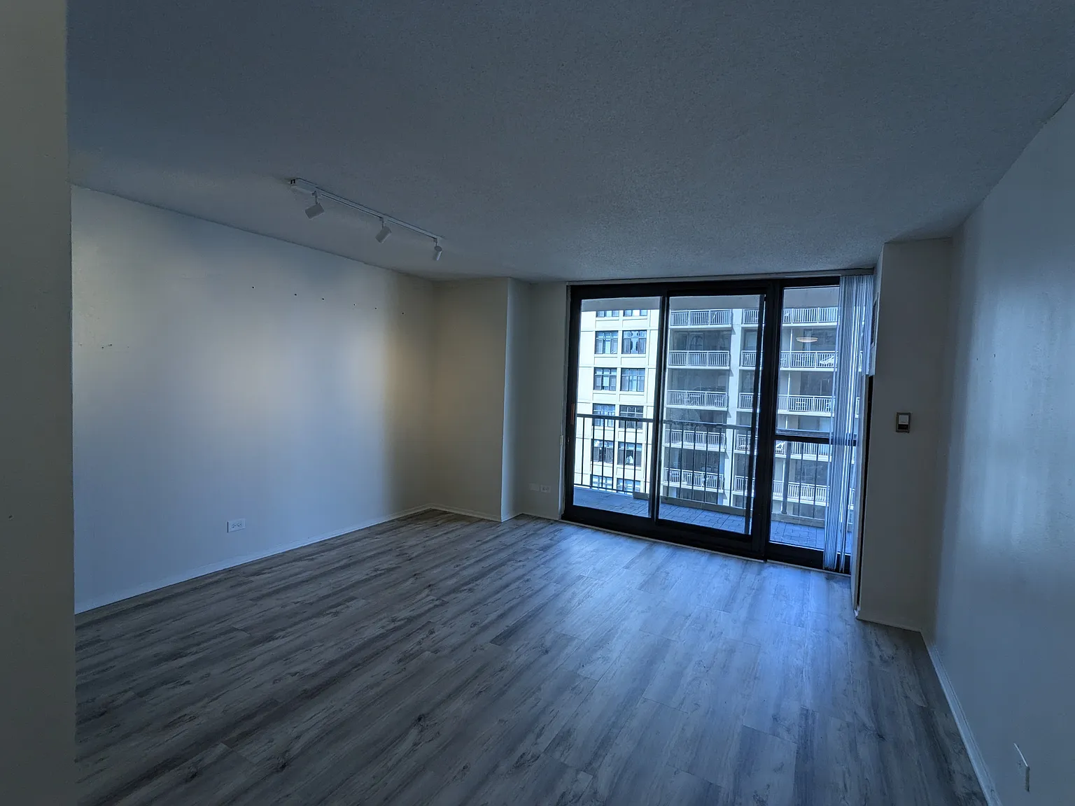 Ontario Place Convertible Available NOW — Photo 3