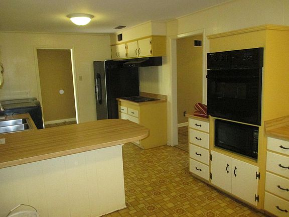 Breakfast Bar and All appliances included