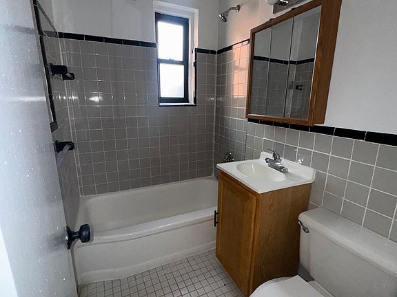 5th image of 139-27 Pershing Cres #4J