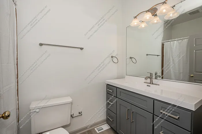 211 W 9th St #5 — Photo 1