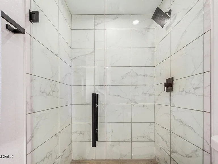 1821 W Hadley St — Photo 16