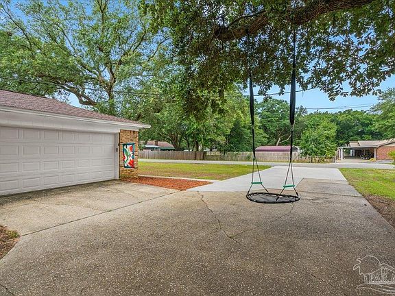 4th image of 6020 Oakwood Dr
