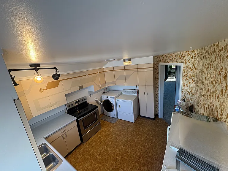 909 W Olive St #A — Photo 14
