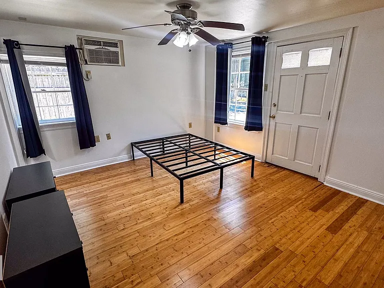 Spacious 3bd/3ba on Broadway! — Photo 9