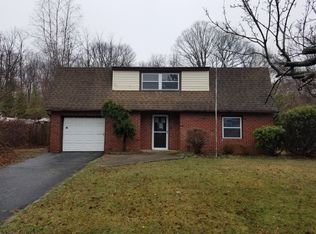 25 Campus Dr, Farmingville, NY 11738