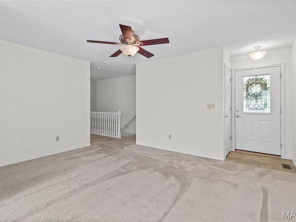 3rd image of 226 Stone Run Blvd