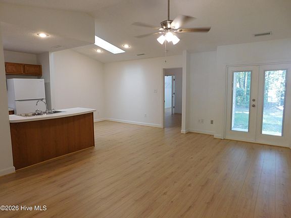 3rd image of 208 Tobiano Dr