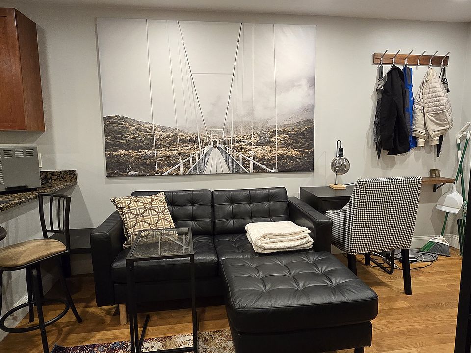 1st image of 261 Highland Ave #2