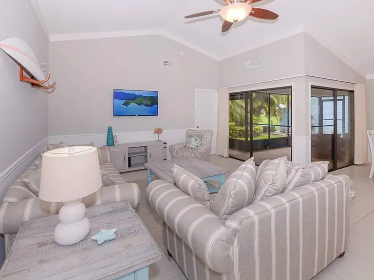3267 NE Catamaran Ter — Photo 8