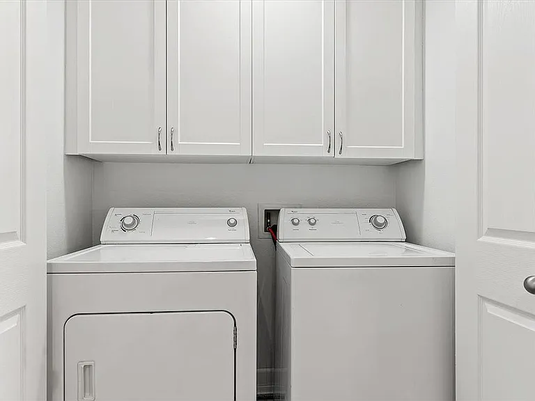 INTERIOR LAUNDRY
