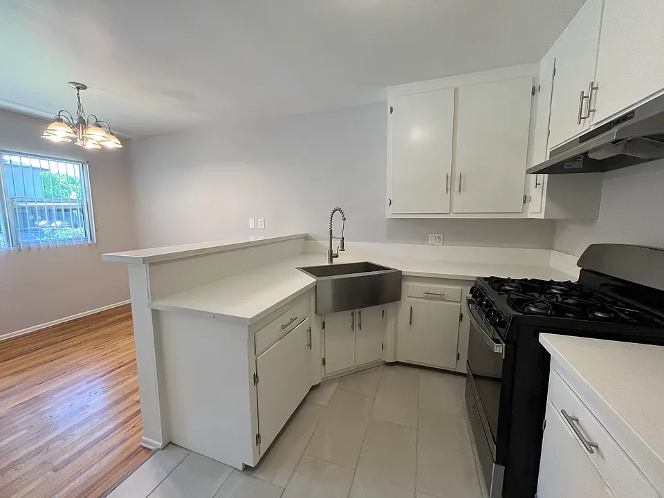4400 Farmdale Ave #3