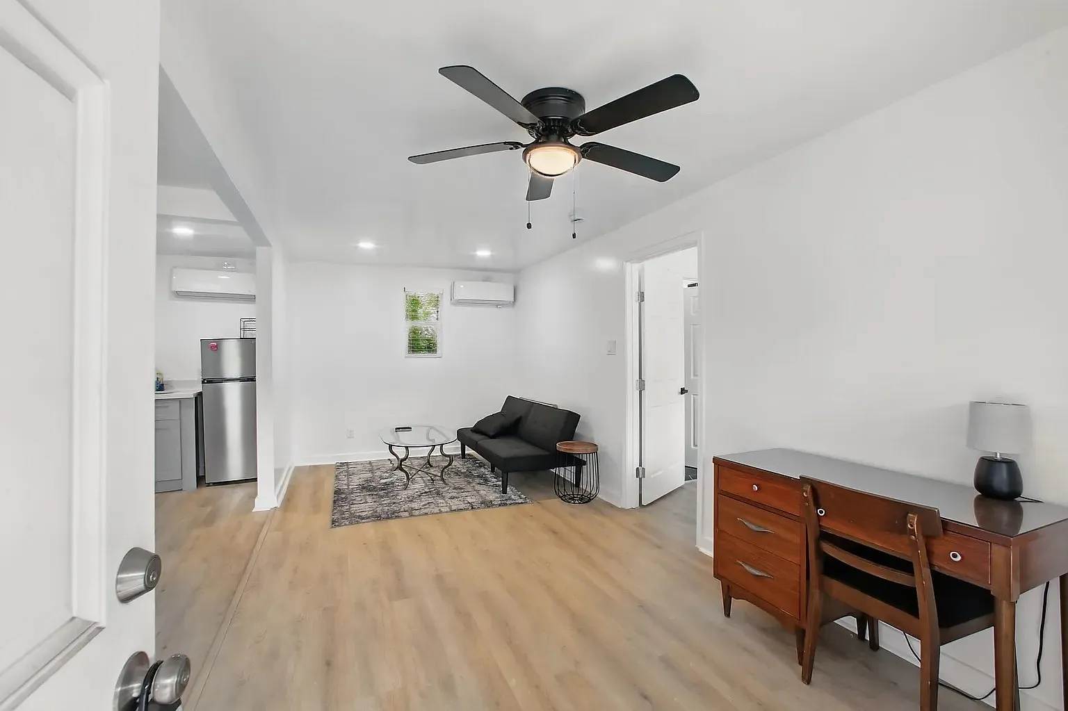 2 bed, 900 sqft, $2,000 — Photo 3