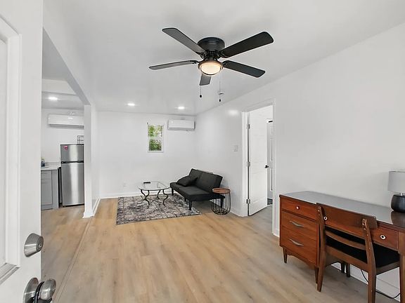 3rd image of 4705 Pease St #B