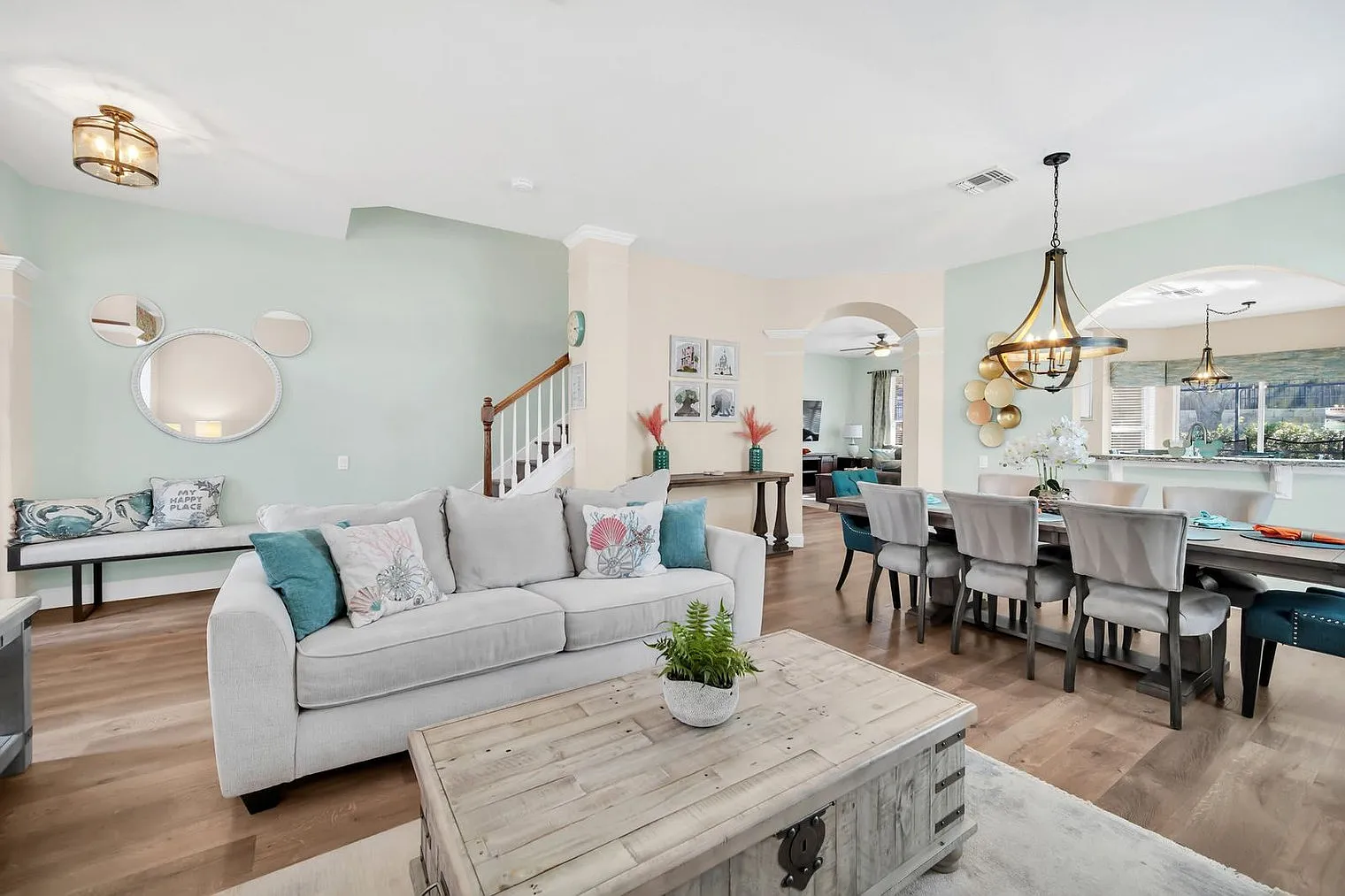 6 bed, 4.0 bath, 2820 sqft, $6,476 — Photo 4