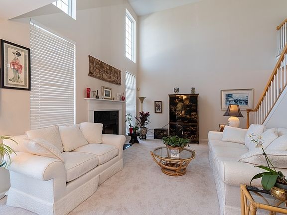 3rd image of 120 S Pembroke Cir