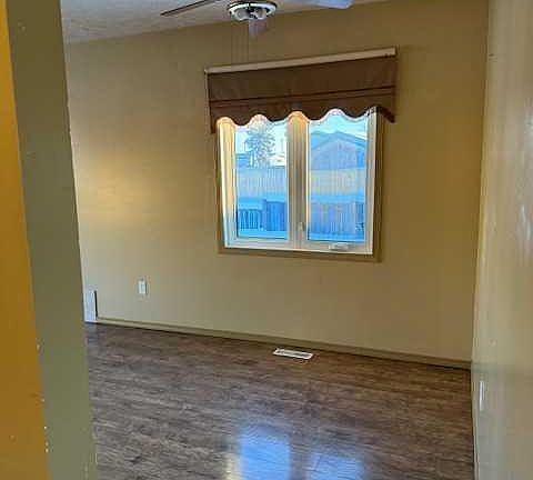 5th image of 10323 98th Ave