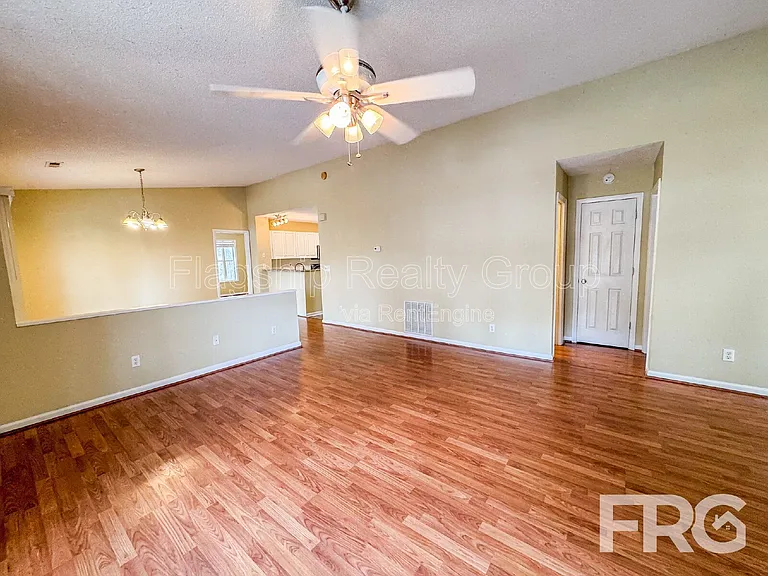3306 Mulberry Ln #E — Photo 7