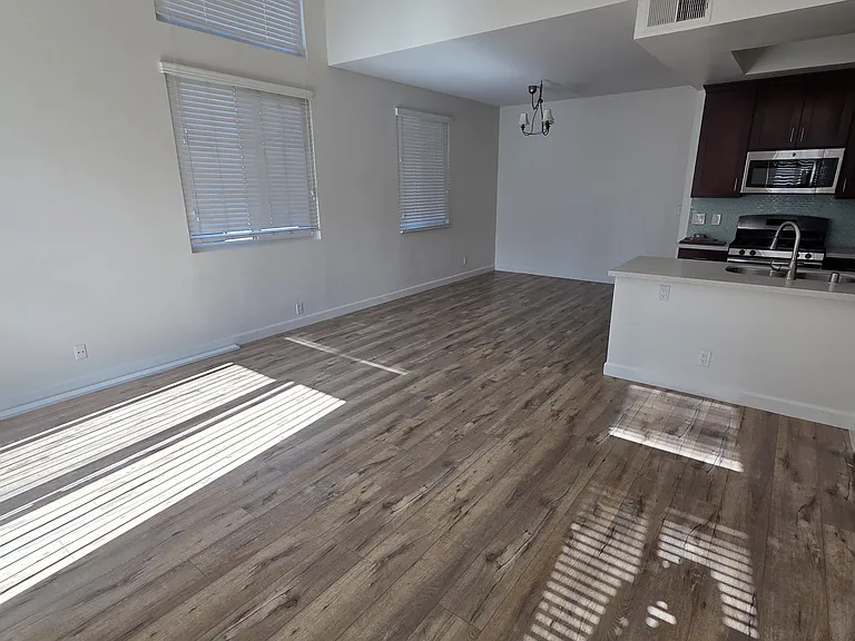 1130 Rexford Dr #7 — Photo 9
