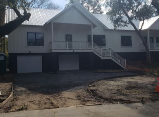 221 Forest Trl, Isle Of Palms, SC 29451