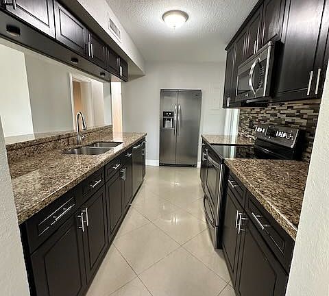 5th image of 7704 NW 74th Ter