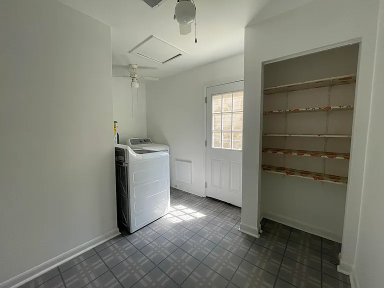 137 Manchester Rd — Photo 6